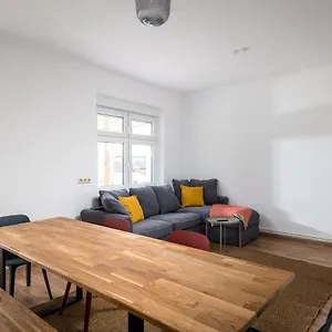 Ruhig Hell Wohnen Im Gruenen In Koepenick Fuesslaeufig Zum Wasser 25min Bis Flughafen Apartment