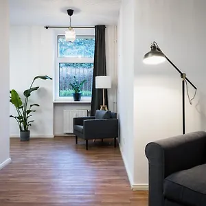 Sonnig & Helle Alexanderplatz In 15min Zu Erreichen, Herthastrasse Sehr Schoen Und Gross Fuer Gruppen Geeignet Apartment